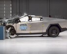 Il Tesla Cybertruck nel crash test IIHS (fonte: IIHS)