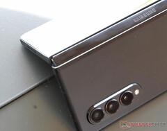 Il Galaxy Z Fold3 potrebbe aver già rivelato l&#039;aspetto del retro del Galaxy Z Fold4. (Fonte: NotebookCheck)