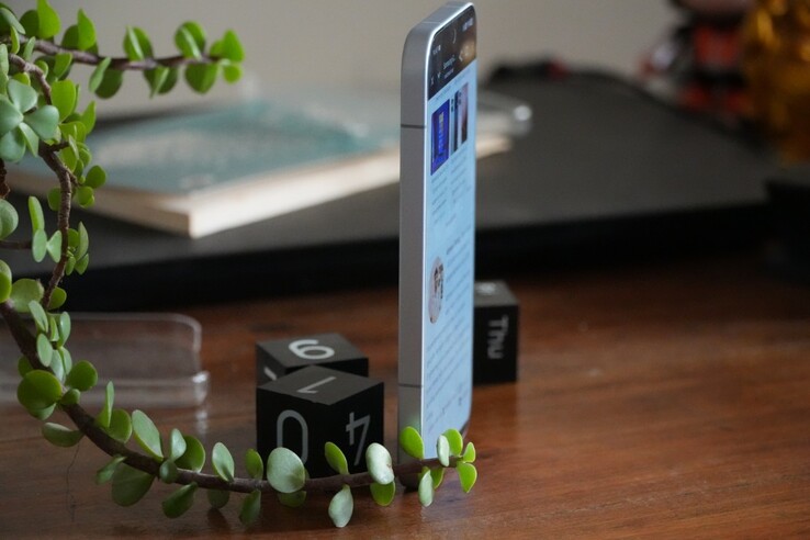 Lo Xiaomi 17 misura 8 mm di spessore 