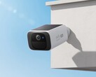 La eufy S220 SoloCam può essere ricaricata tramite un pannello solare integrato. (Fonte: eufy)