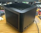 Il prossimo mini PC di FEVM vanterà un involucro molto più grande con una potente grafica RTX 4090 Laptop. (Fonte immagine: metalsojin2 via Reddit)