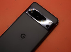 Google ha integrato il suo sensore di temperatura posteriore su tre smartphone finora. (Fonte: Samuel Angor - Unsplash)
