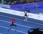 I modelli cinesi Tiangong Ultra (a destra) e Honor Lightning (a sinistra) hanno battuto il record mondiale dei 100 metri detenuto da Usain Bolt.