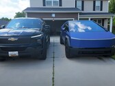 Il Tesla Cybertruck deve affrontare la dura concorrenza dei pick-up elettrici concorrenti, tra cui la Chevrolet Silverado EV. (Fonte immagine: Lamar MK via YouTube)