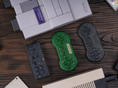 8BitDo ha dato una rinfrescata ad un'altra serie di controller con la sua ultima release 'Transparent Series'. (Fonte: 8BitDo)