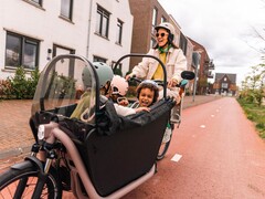 La Family Cargo Bike elettrica BTWIN di Decathlon F900E. (Fonte: Decathlon)