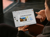 Il Mate XTs può essere utilizzato in tre posture grazie al display continuo. (Fonte immagine: Huawei)