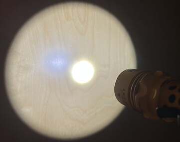 Un fascio luminoso piuttosto concentrato e brillante garantisce un'ottima portata