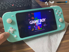 Retro Lite CM5 può essere dotato di un display LCD o OLED (Fonte: StonedEdge)