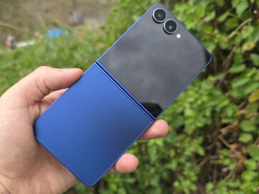 Recensione di Samsung Galaxy Z Flip7. (Fonte: Marcus Herbrich)