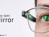 Il prototipo di TDK proietta un’immagine monocromatica direttamente sulla retina di chi lo indossa.