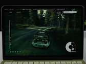 Il gioco virtualizzato con Windows 11 sul MacBook Neo con 8 GB di RAM è davvero impressionante. Nella foto: Dirt 3 in esecuzione sul portatile.