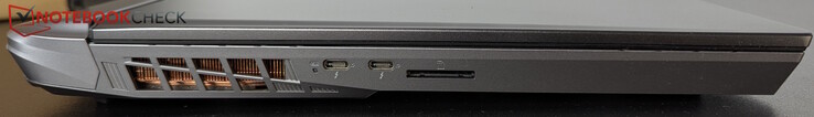 A sinistra: 2x USB-C con TB5 e PD, lettore SD