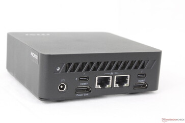Posteriore: Adattatore AC, USB-C Thunderbolt 4 con DisplayPort 1.4 + Power Delivery, 2x RJ-45 (10 Gbps), USB-C Thunderbolt 4 con DisplayPort 1.4, 2x HDMI 2.1