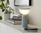 La lampada portatile BETTORP LED di IKEA ha una base con due piastre di ricarica wireless da 5 W. (Fonte: IKEA)