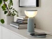 La lampada portatile BETTORP LED di IKEA ha una base con due piastre di ricarica wireless da 5 W. (Fonte: IKEA)