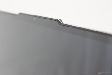 La cornice superiore sporge molto simile a quella di alcuni nuovi computer portatili Lenovo Yoga
