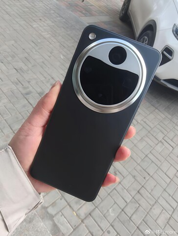 Presunto design posteriore di Find X8 Ultra. (Fonte immagine: X)