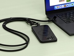 Il cavo con cordino USB-C OntheGo di Satechi (nella foto) è ora disponibile. (Fonte: Satechi)