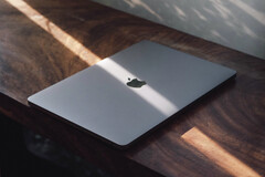 Apple potrebbe scuotere la sua offerta di laptop tornando al MacBook. (Fonte: Thai Nguyen)