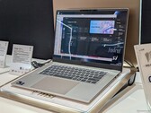 L'ultima Prestige 16 può avere un display con una risoluzione inferiore rispetto all'XPS 16, ma compensa con un maggior numero di porte e un design più sottile
