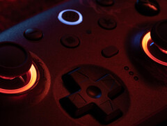 l&#039;ultima versione del controller Ultimate 2 di 8BitDo è disponibile in un&#039;unica opzione di colore adornata con elementi di Wuchang: Fallen Feathers. (Fonte: 8BitDo)