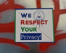 Un'immagine decorativa che recita "rispettiamo la tua privacy" (Fonte immagine: Marija Zaric via Unsplash)