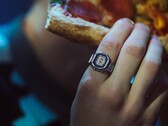 L'orologio digitale ad anello Casio è "in arrivo" nel Regno Unito e a Singapore. (Fonte: Casio)