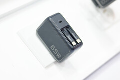 ESR ha presentato due nuovi caricabatterie da 65 W con cavi USB-C integrati