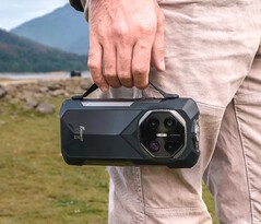 Lo smartphone Fossibot F113 è dotato di una comoda cinghia di trasporto laterale. (Fonte: Fossibot)