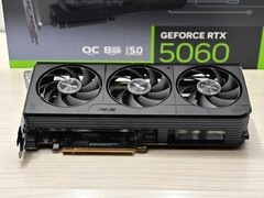 La RTX 5060. (Fonte: Sebastian Badev via Notebookcheck) 