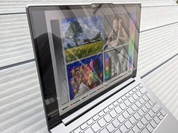 Lenovo ThinkBook Plus Gen2 in uso esterno