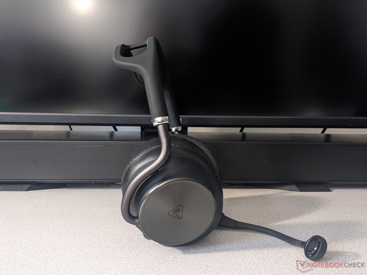 Il lato Turtle Beach Stealth Pro II è mostrato con il microfono