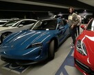 La personalità di sinistra di Twitch HasanAbi ha recentemente livestreamed il suo acquisto di una Porsche Taycan 2022 nuova di zecca (Immagine: HasanAbi)