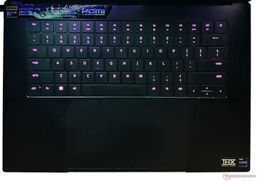 Gli effetti Razer Chroma RGB possono essere personalizzati e sono facilmente visibili attraverso i tasti