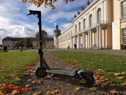 Il Segway Ninebot KickScooter Max G2 è stato gentilmente fornito da Segway