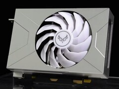 Zephyr lancia la splendida RTX 4070 Sakura Snow X interamente in metallo (Fonte: Zephyr)