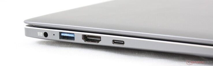 A sinistra: alimentazione, USB 3.0 Type-A, HDMI, USB Type-C w/ DisplayPort