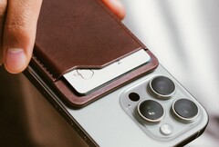 Il nuovo Nomad Leather Mag Wallet può essere localizzato grazie a un AirTag (Fonte: Nomad)