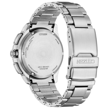 Il bracciale in acciaio inossidabile e il fondello inciso Eco-Drive.