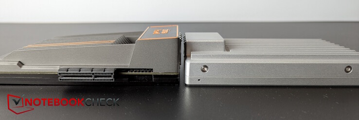 ZimaBoard 2.0 è leggermente più piatta nel suo complesso