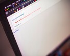 Schermo di un computer portatile che mostra un errore di autenticazione fallita a seguito di un accesso non riuscito.