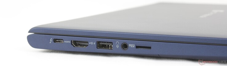 A sinistra: USB-C Thunderbolt 4 con DisplayPort + Power Delivery, HDMI 2.1, USB-A 3.2 Gen. 1, cuffie da 3,5 mm, lettore MicroSD