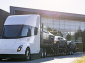 Tesla ha inoltre presentato il Cybertruck sul retro del suo Semi, indicando che forse alcune consegne avverranno tramite il trasportatore elettrico. (Fonte: Tesla)