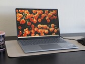 Recensione del portatile Dell 14 Plus: Un nome nuovo con un'atmosfera familiare