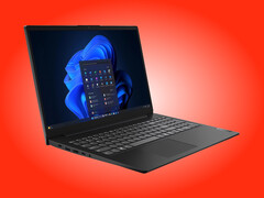 Il Lenovo V15 Gen 6 AMN pesa 1,6 kg ed è dotato di un tastierino numerico integrato.