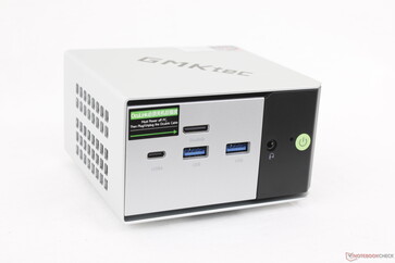 Anteriore: USB-C 4.0 con DisplayPort 1.4 + Power Delivery 3.0 (40 Gbps), 2x USB-A 3.2 (10 Gbps), OcuLink (PCIe4 x4), cuffie da 3,5 mm, pulsante di alimentazione