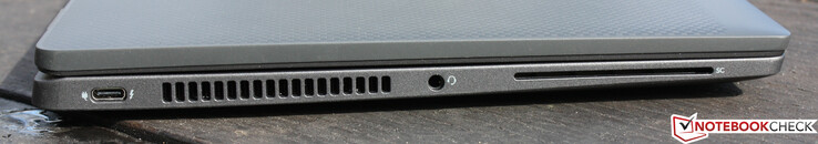 A sinistra: USB Type-C con Thunderbolt 4, combo audio, SmartCard