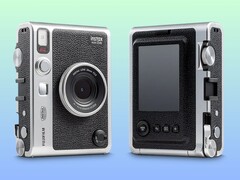 La fotocamera di cui si parla sarebbe funzionalmente simile alla Instax mini Evo (Fonte: Fujifilm - modifica)