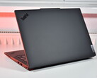 La CPU Ryzen 9 distingue questo ThinkPad di Lenovo: La workstation mobile compatta offre le maggiori prestazioni della CPU di qualsiasi laptop ThinkPad da 14 pollici, nella foto: Lenovo ThinkPad P14s Gen 6 AMD (fonte: Benjamin Herzig)
